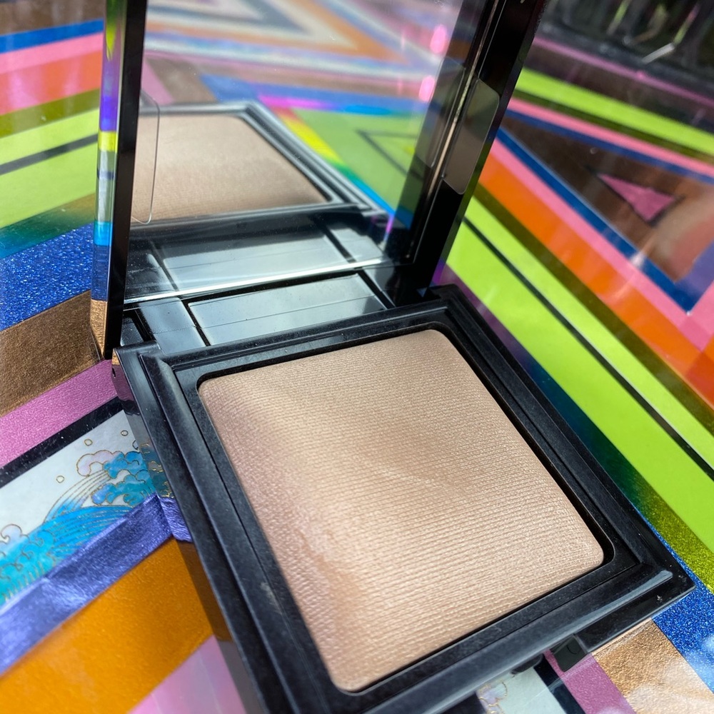 Laura Mercier Candleglow Powder in Shade 1